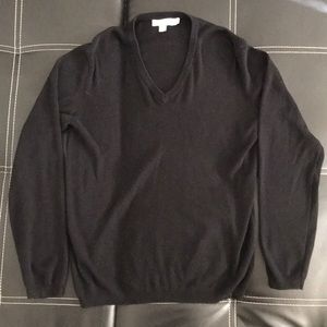 Calvin Klein V Neck Sweater. Size: S